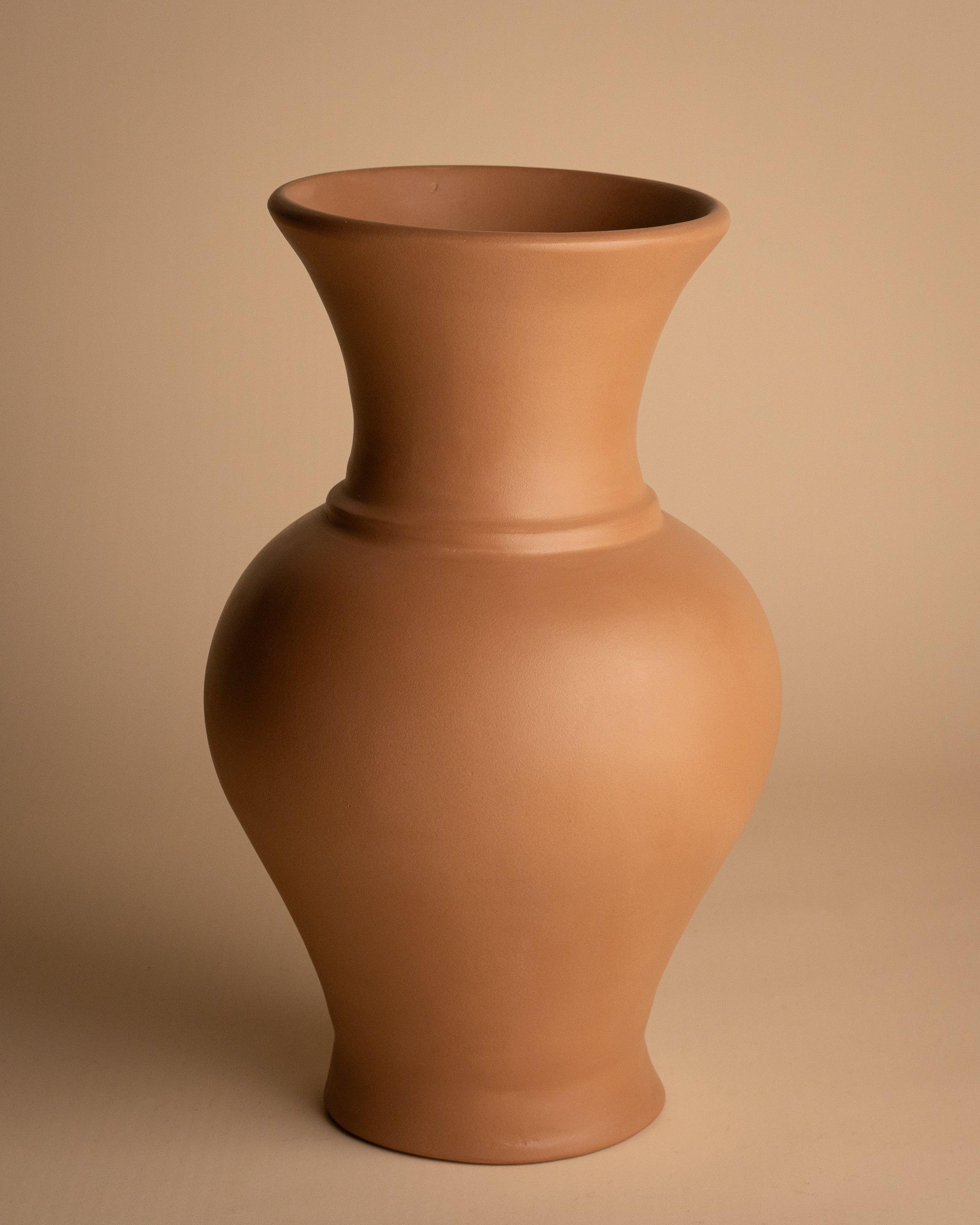 HANDGEMAAKTE VAAS – LAYN