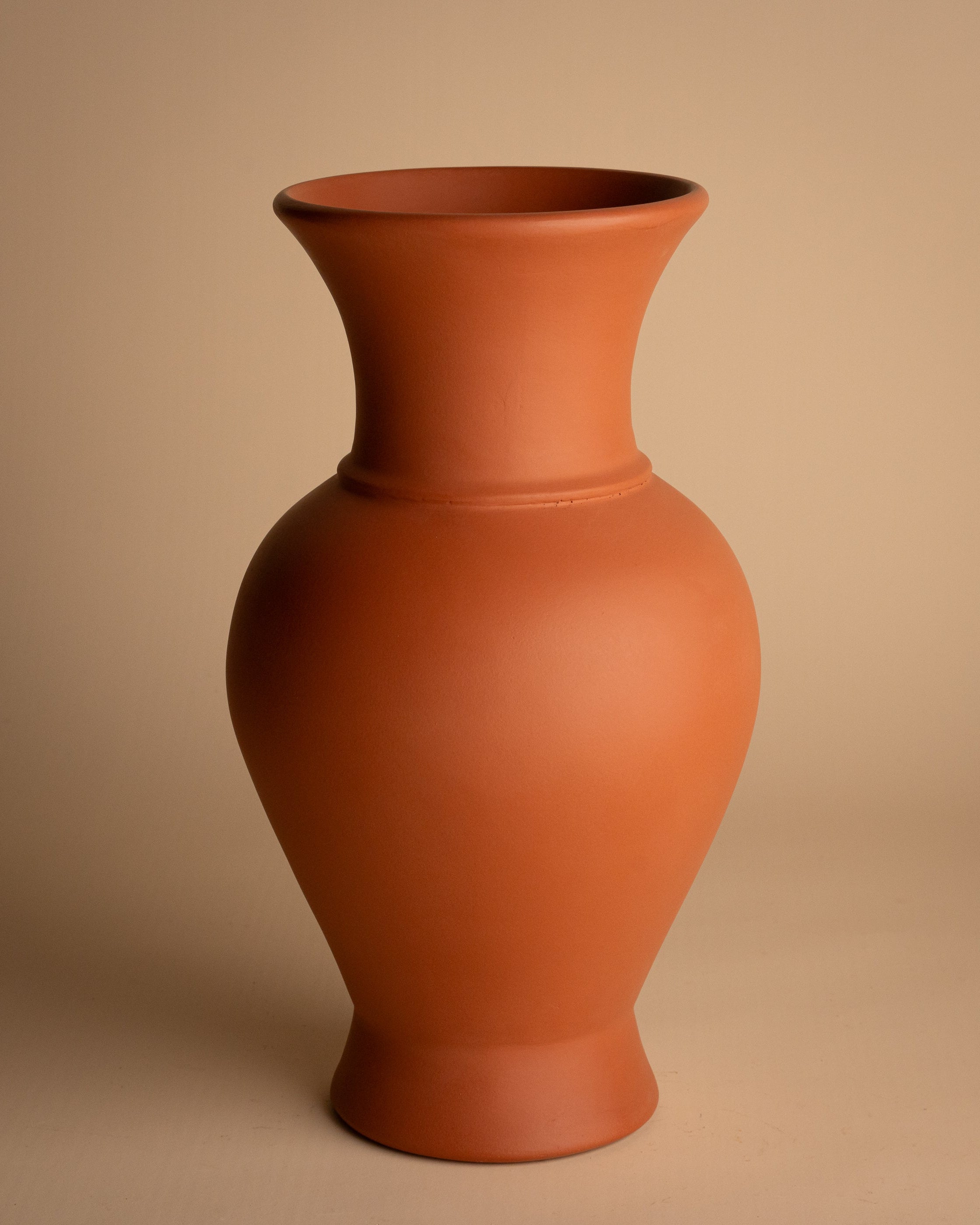 HANDGEMAAKTE VAAS – LAYN