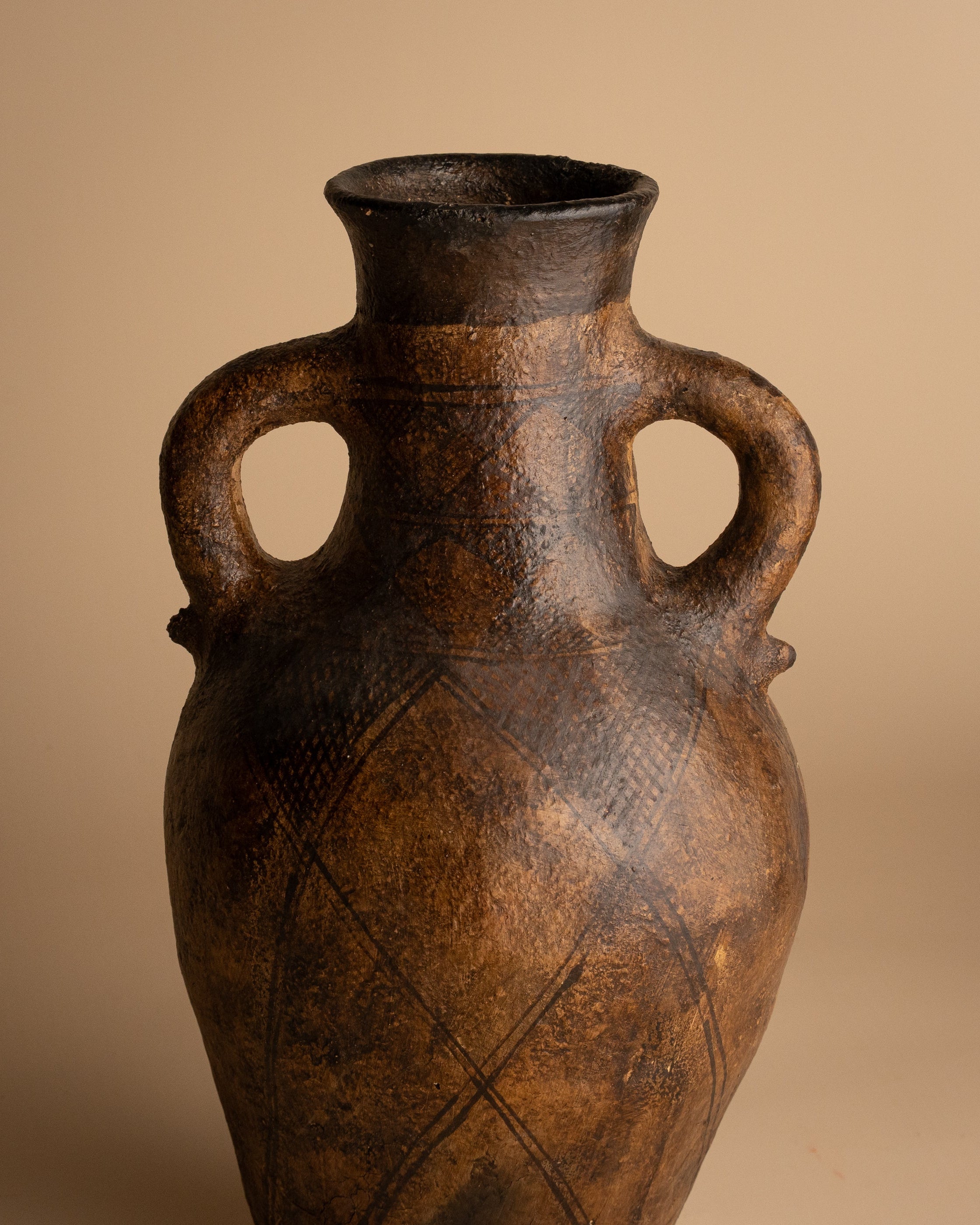 HANDGEMAAKTE VAAS – AKAL