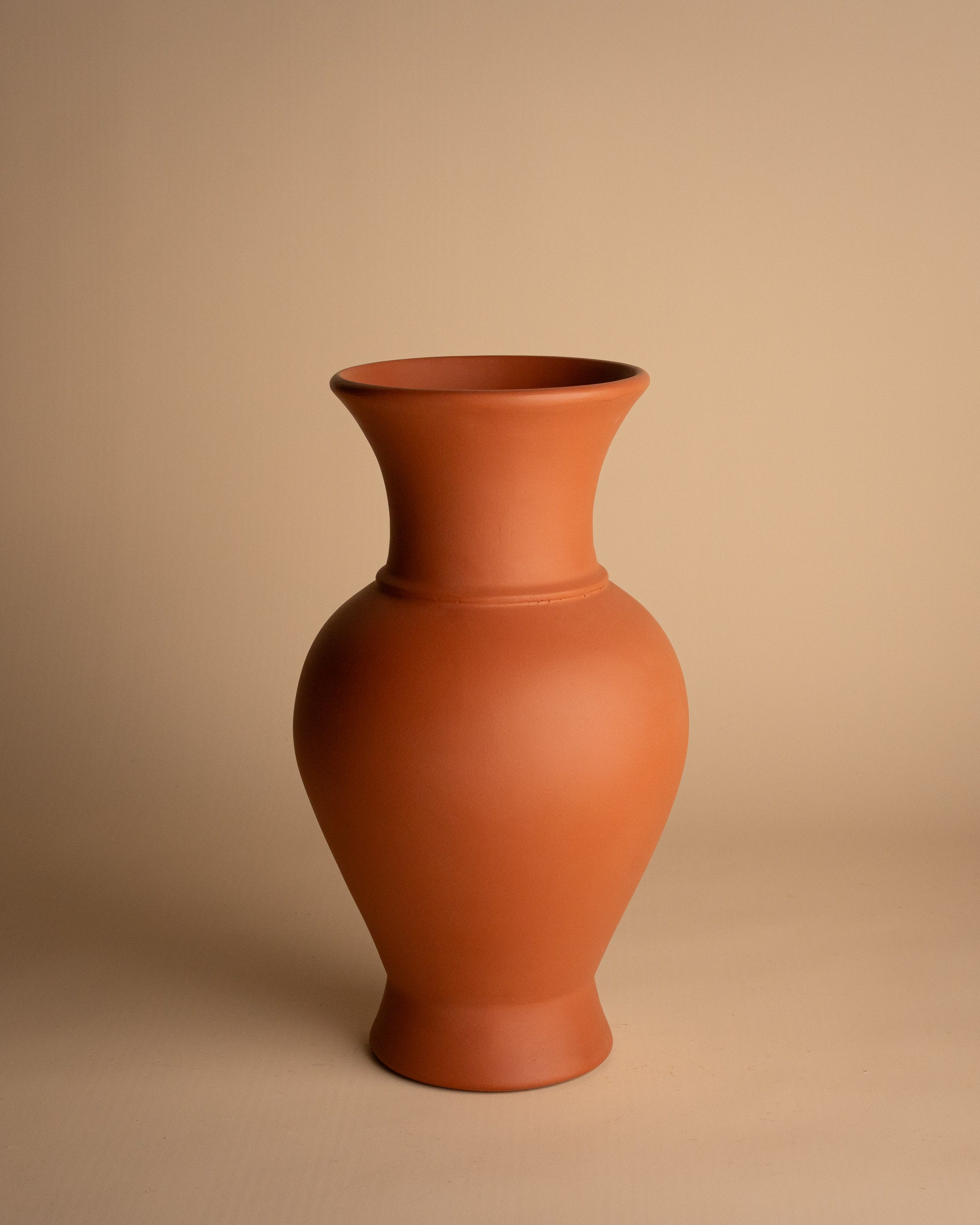 HANDGEMAAKTE VAAS – LAYN