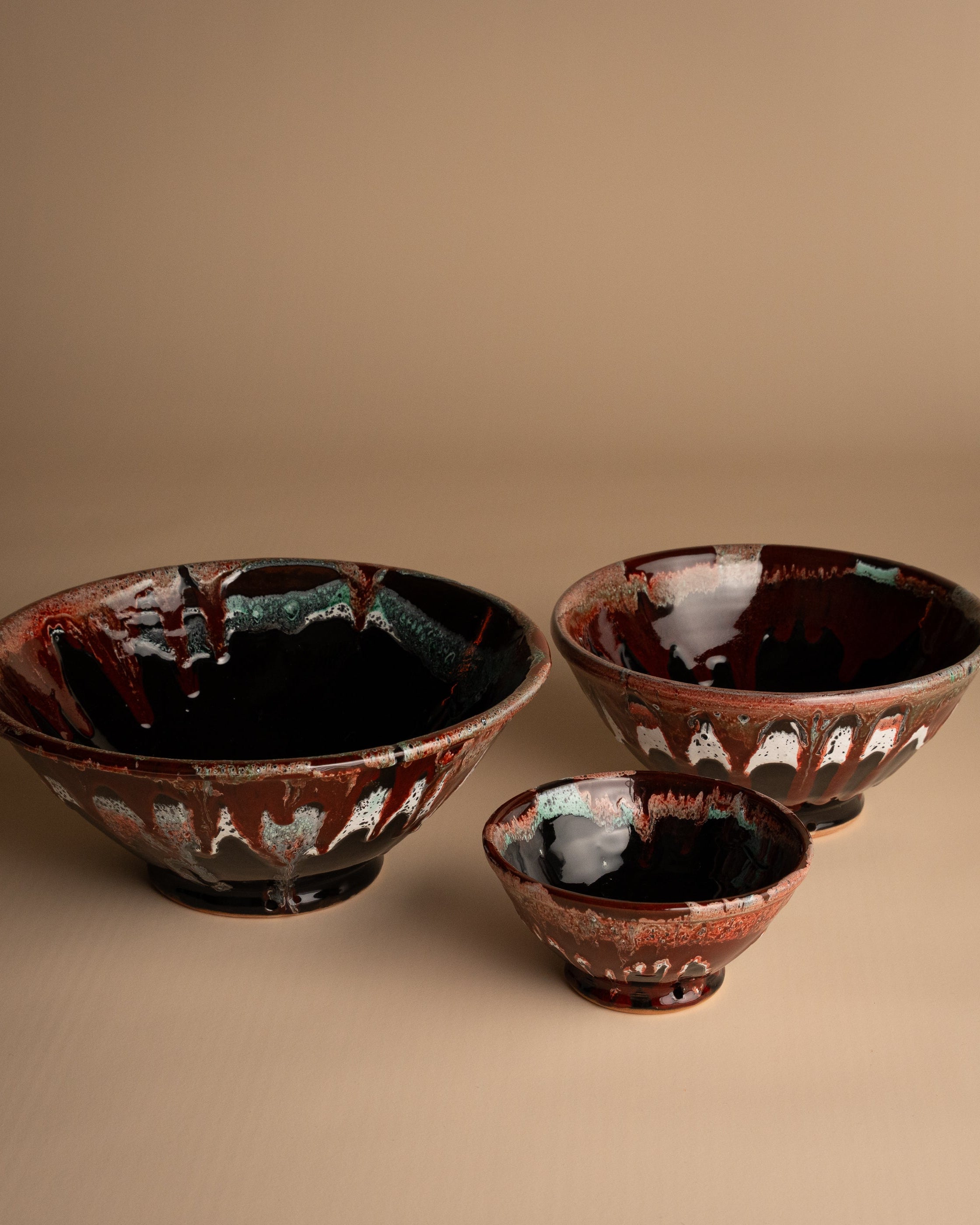 HANDGEMAAKTE KERAMIEK SCHAAL – TRAB