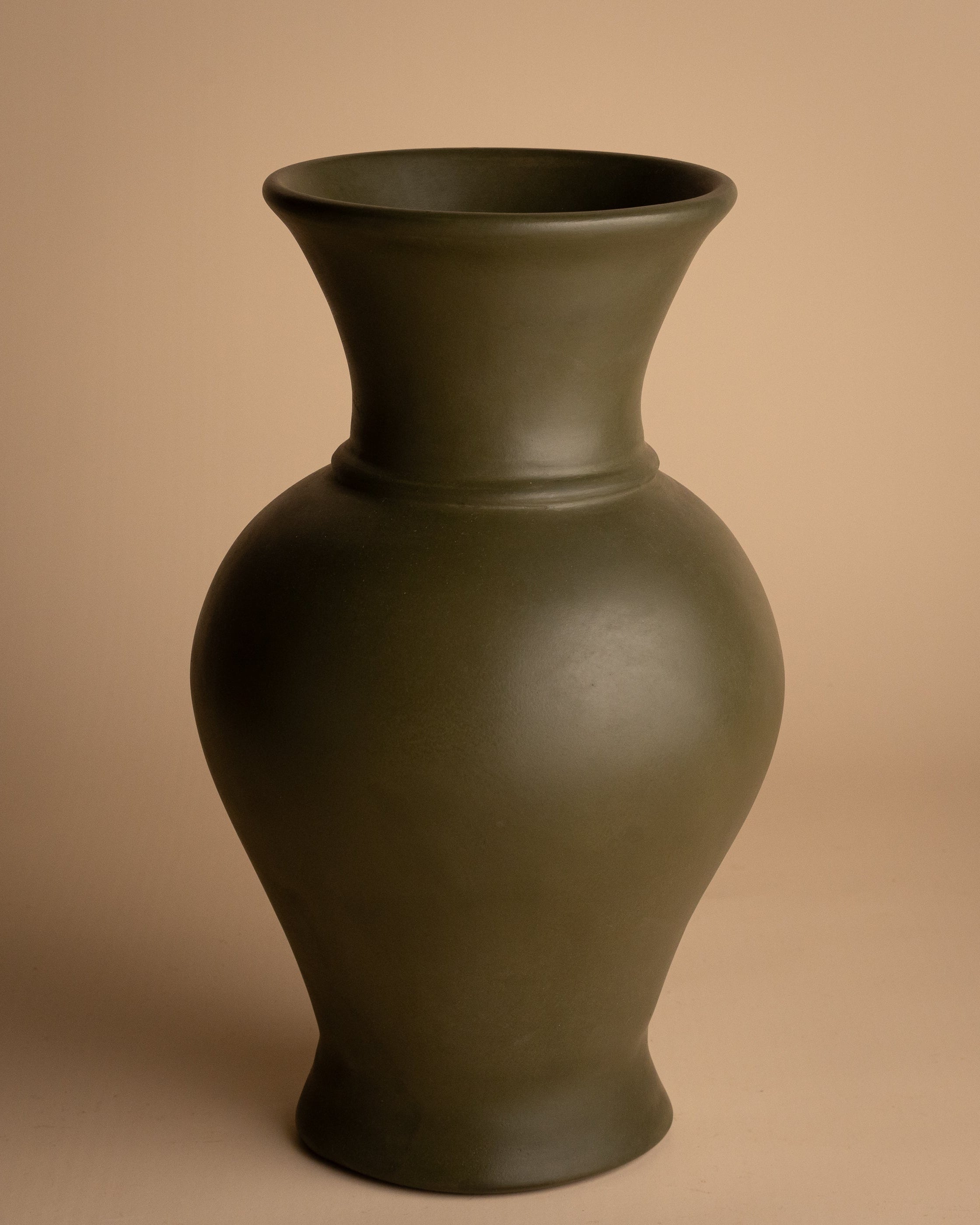 HANDGEMAAKTE VAAS – LAYN