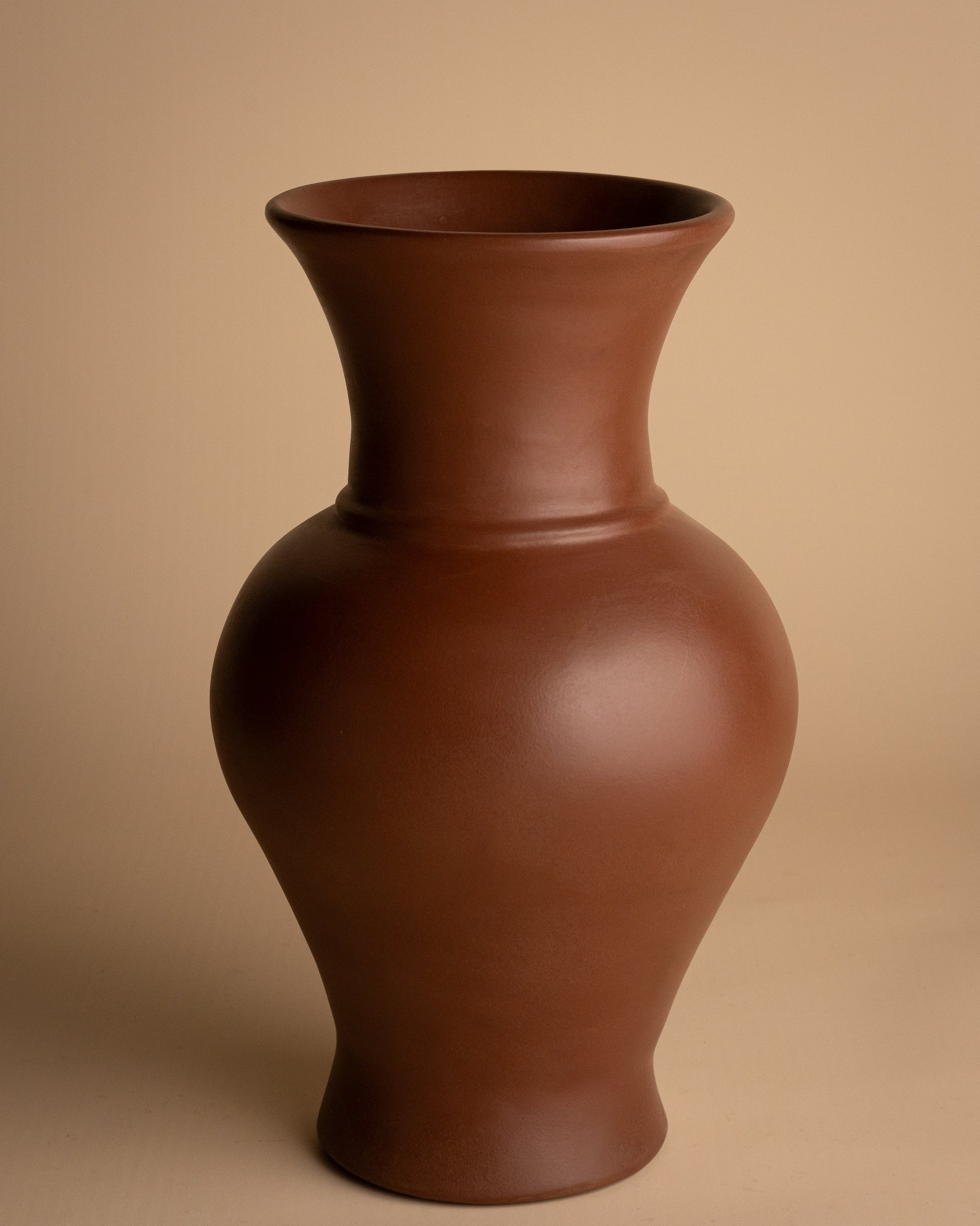 HANDGEMAAKTE VAAS – LAYN