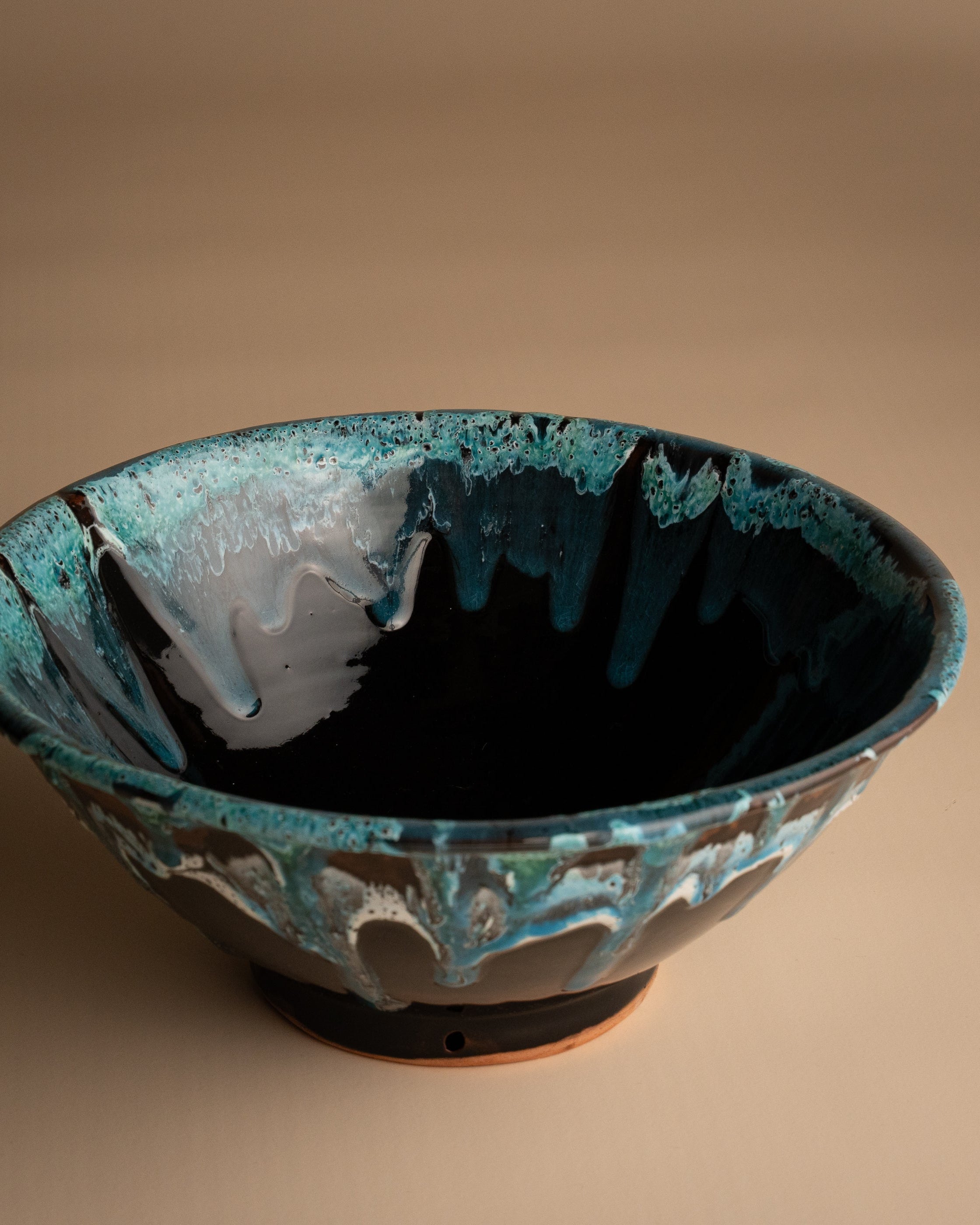 HANDGEMAAKTE KERAMIEK SCHAAL – AZRAQ