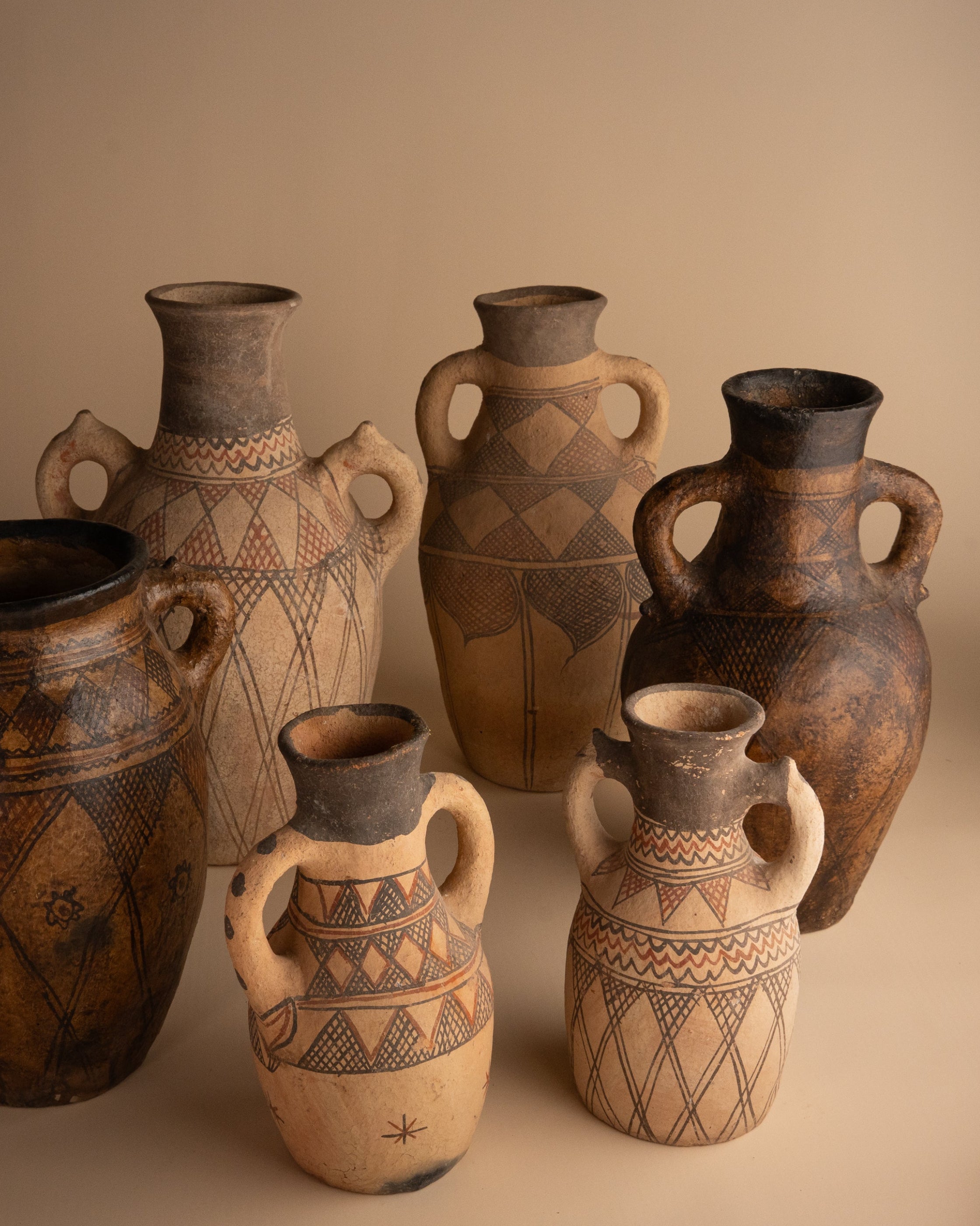 HANDGEMAAKTE VAAS – AKAL