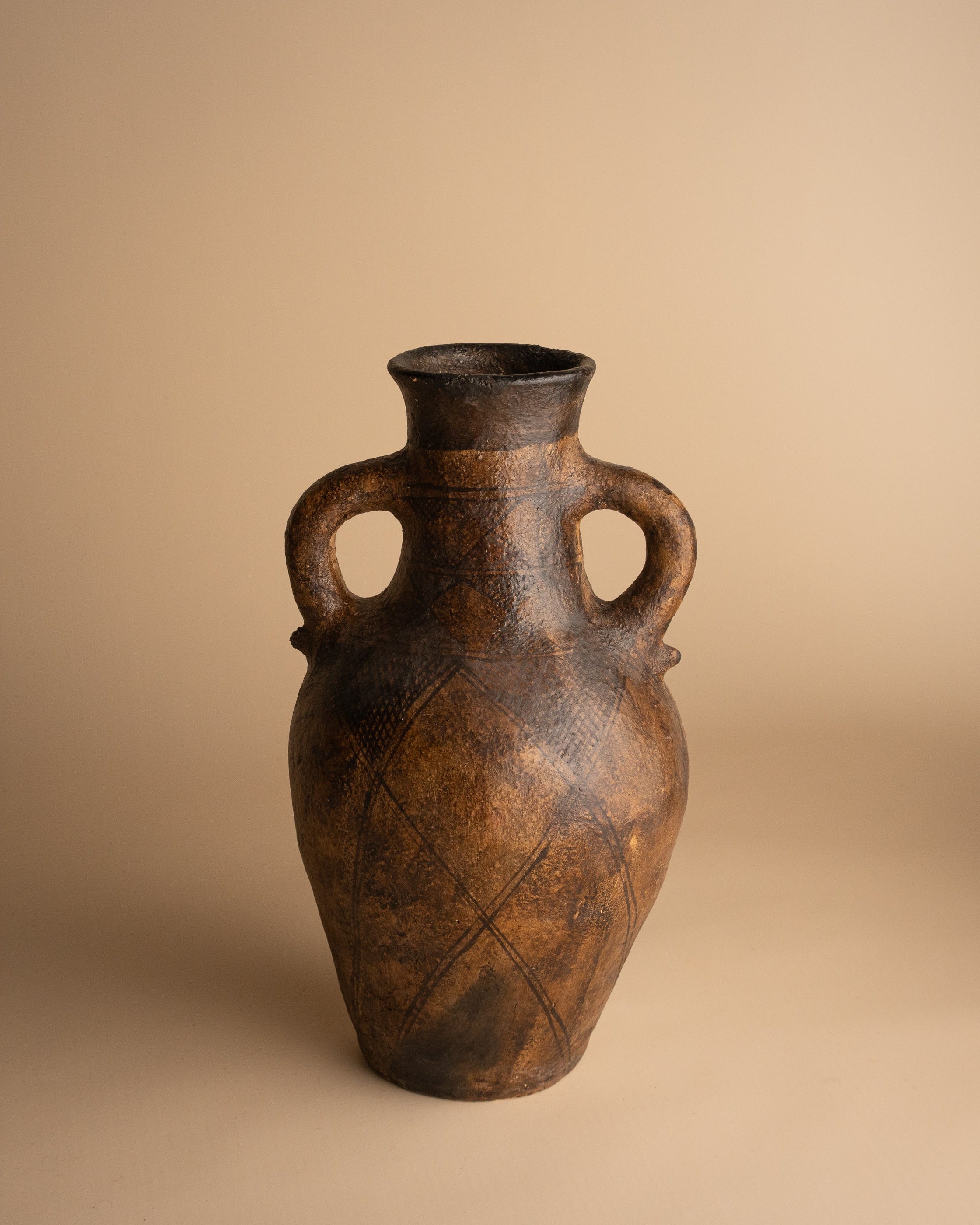 HANDGEMAAKTE VAAS – AKAL