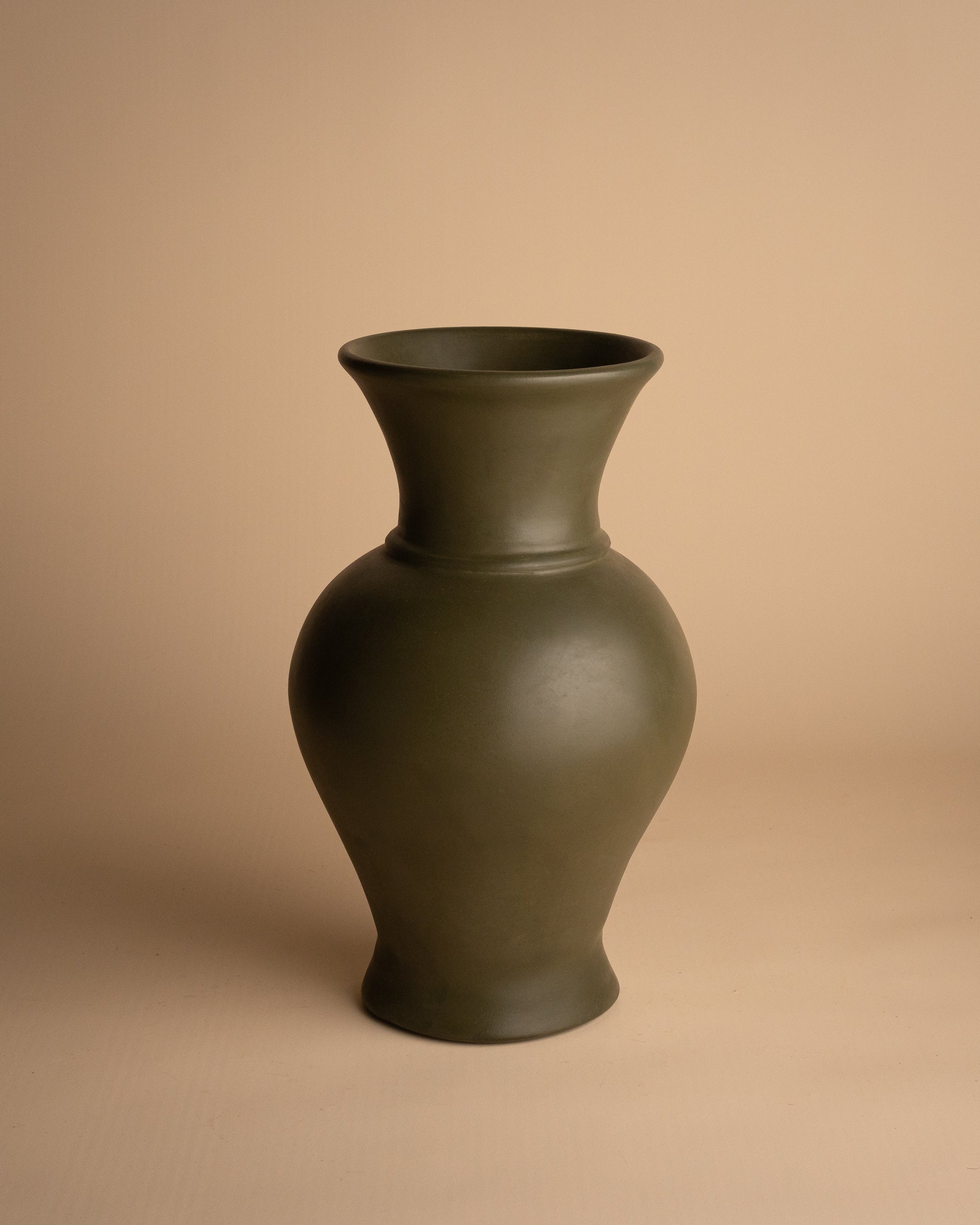 HANDGEMAAKTE VAAS – LAYN