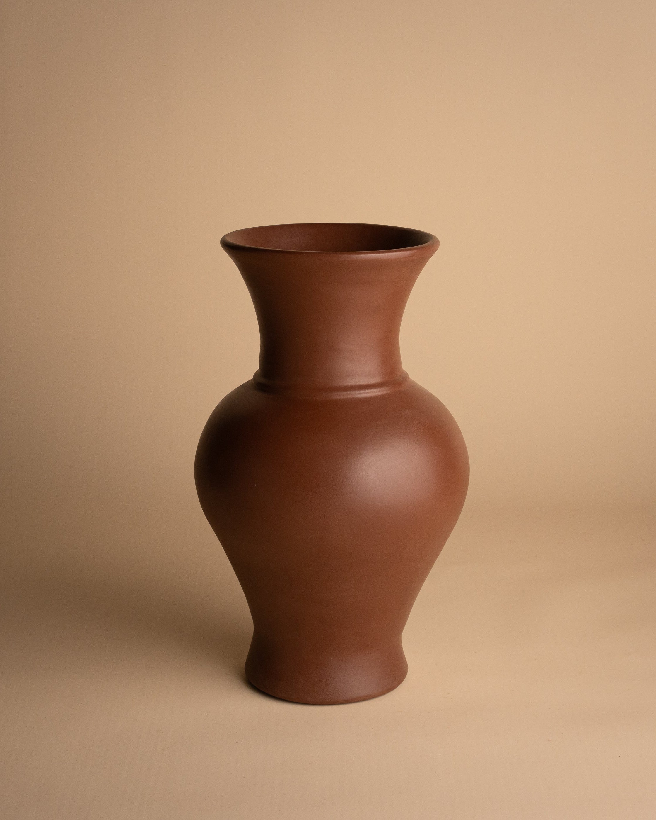 HANDGEMAAKTE VAAS – LAYN